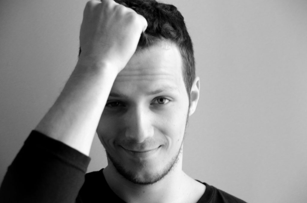 DO SUCCESSFUL STORIES Bartek Woszczynski 1